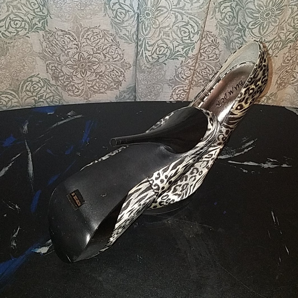 Shoes - Picture 2 of 4